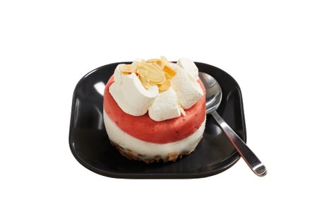 Vacherin sorbet fraise et ses noisettes caramélisées