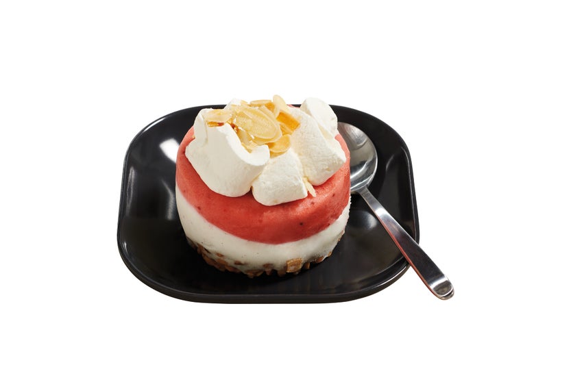 Vacherin sorbet fraise et ses noisettes caramélisées